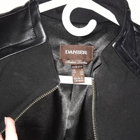 Stylish Danier leather and fabric jacket - Picture 6 of 10